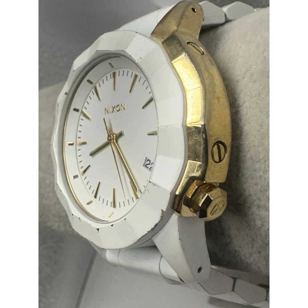 Nixon Evolved The Monarch Ladies Watch New Battery 42MM 6.25